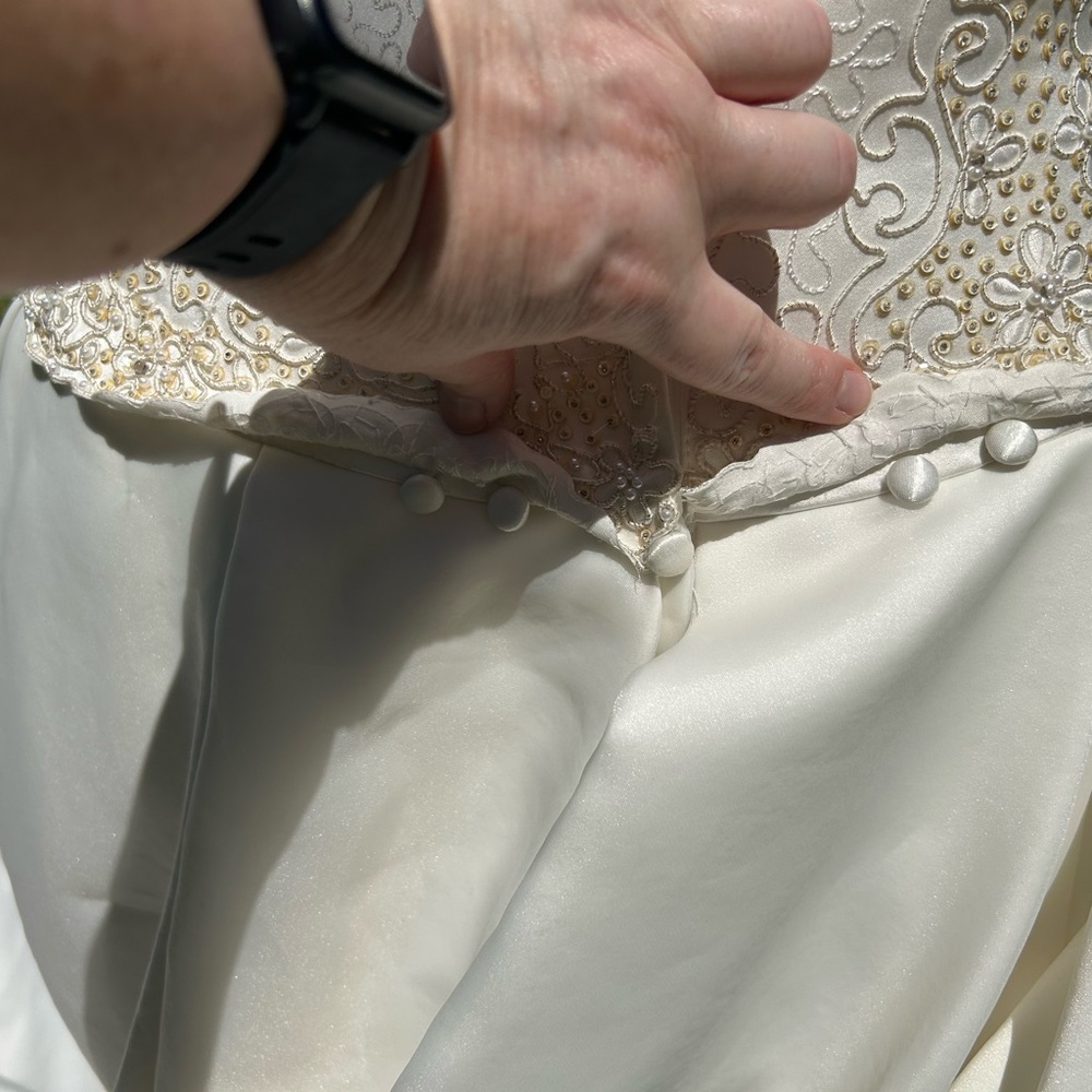 Wedding gown, preloved - Picture 9 of 15